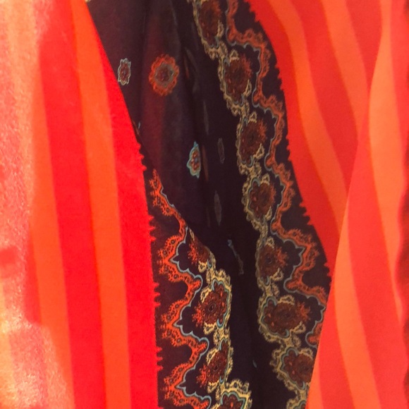 Boutique, Chiffon-ish and super light weight. - Picture 3 of 5